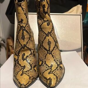 Women's Yellow Snake-Print Pointed Toe Ankle Boots
